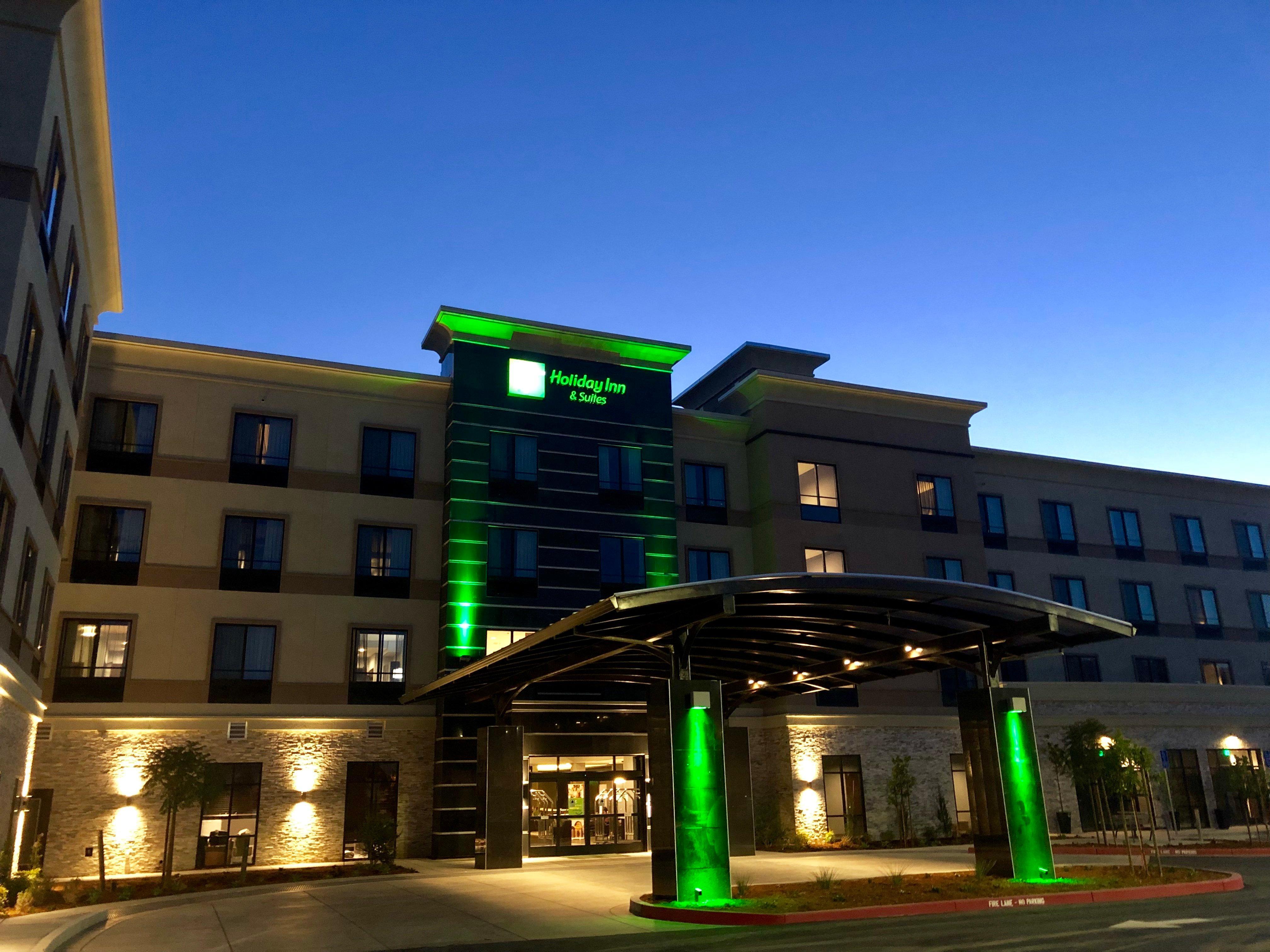 Holiday Inn Hotel & Suites Silicon Valley - Milpitas By Ihg Exterior photo