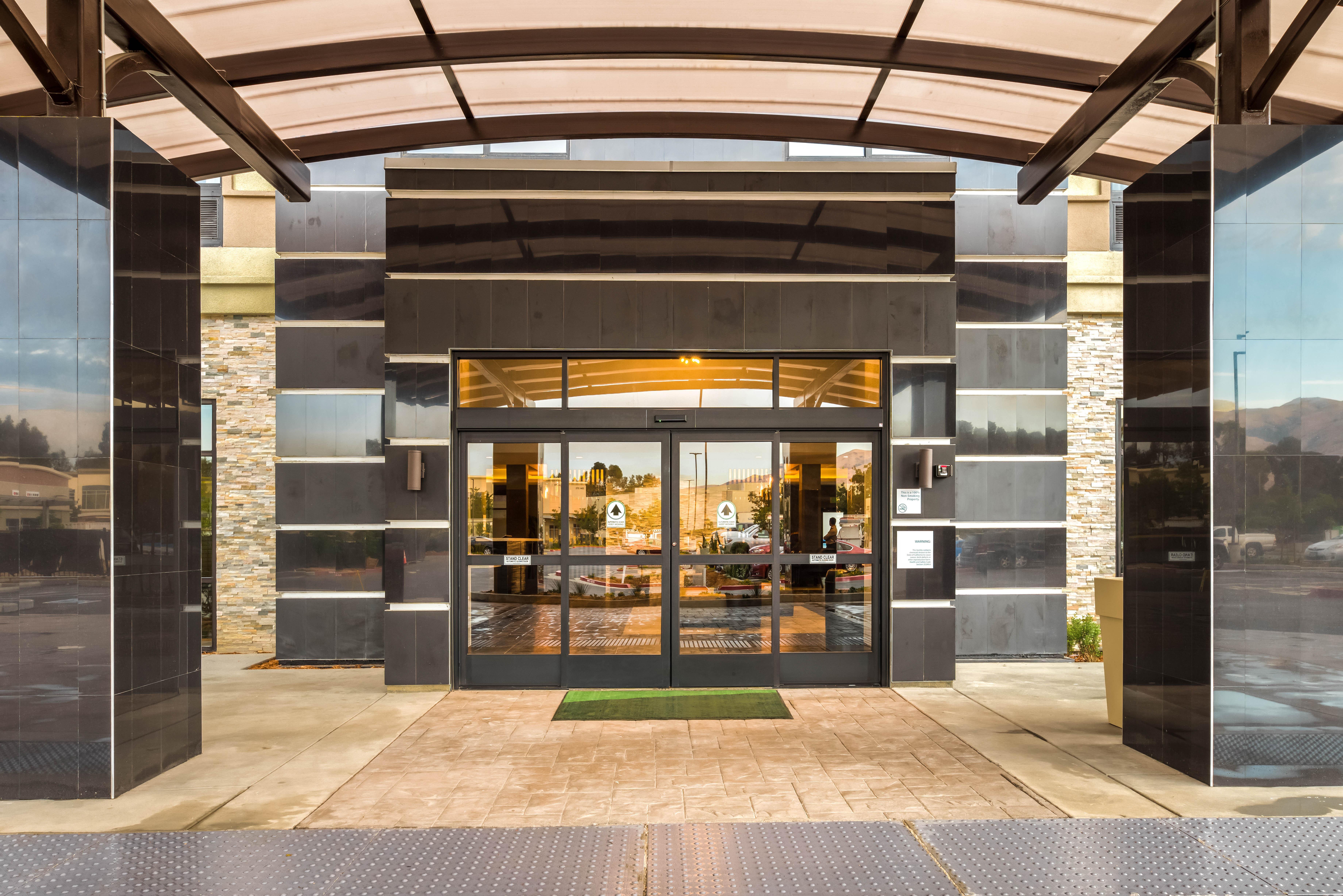 Holiday Inn Hotel & Suites Silicon Valley - Milpitas By Ihg Exterior photo